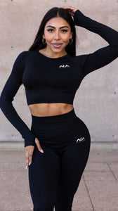 AKA ATHLETIC TRAINING LONG SLEEVE CROP